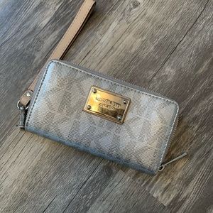 Michael Kors Wristlet/Wallet